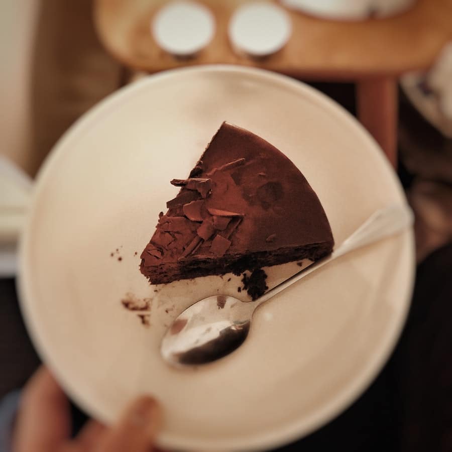 Hornear pastel de chocolate con extra crujiente