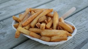 Una canastilla de patatas fritas eco-responsables