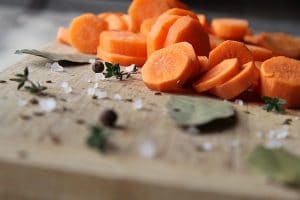 Zanahorias y mandolina de cocina